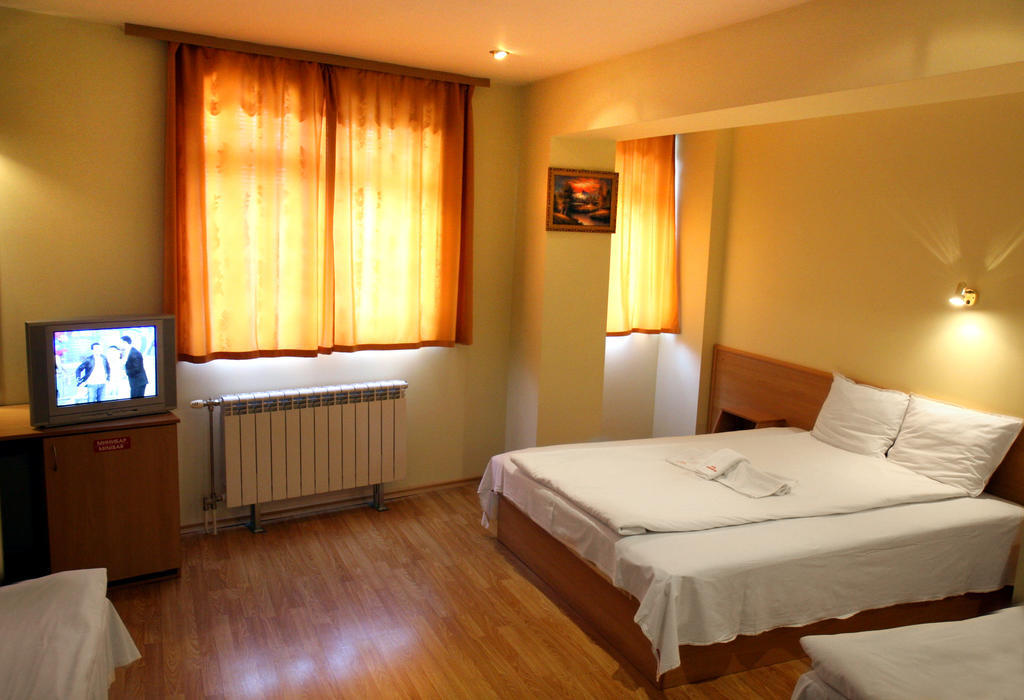 Hotel Mehdjarel Shumen Room photo