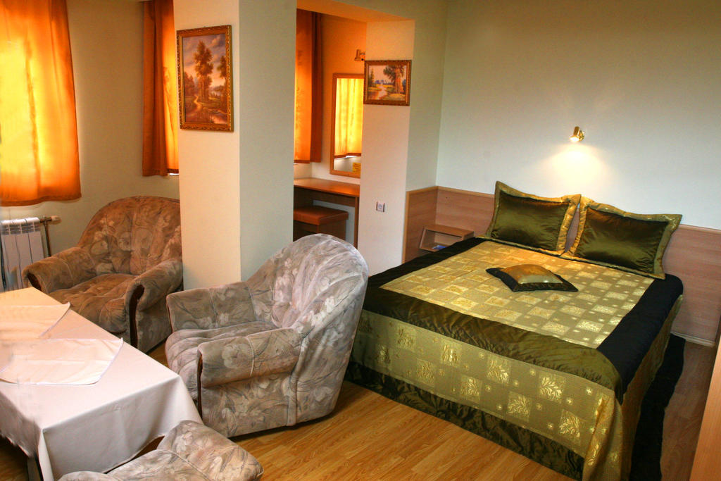 Hotel Mehdjarel Shumen Room photo